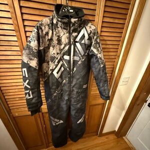 FXR youth Monosuit
Camo/black
Youth sz 14